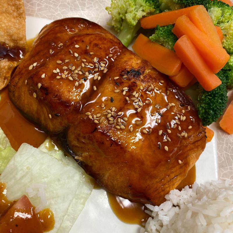 The Basil signature dishes Yellow Curry
Pad Thai Noodle
Teriyaki Salmon